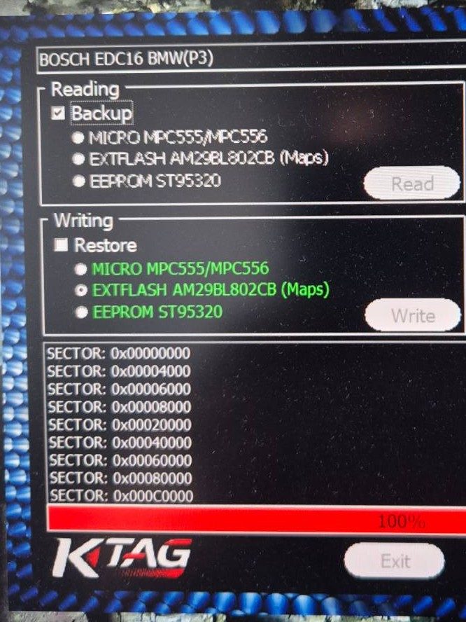 Ecranul programatorului în timpul citirii calculatorului